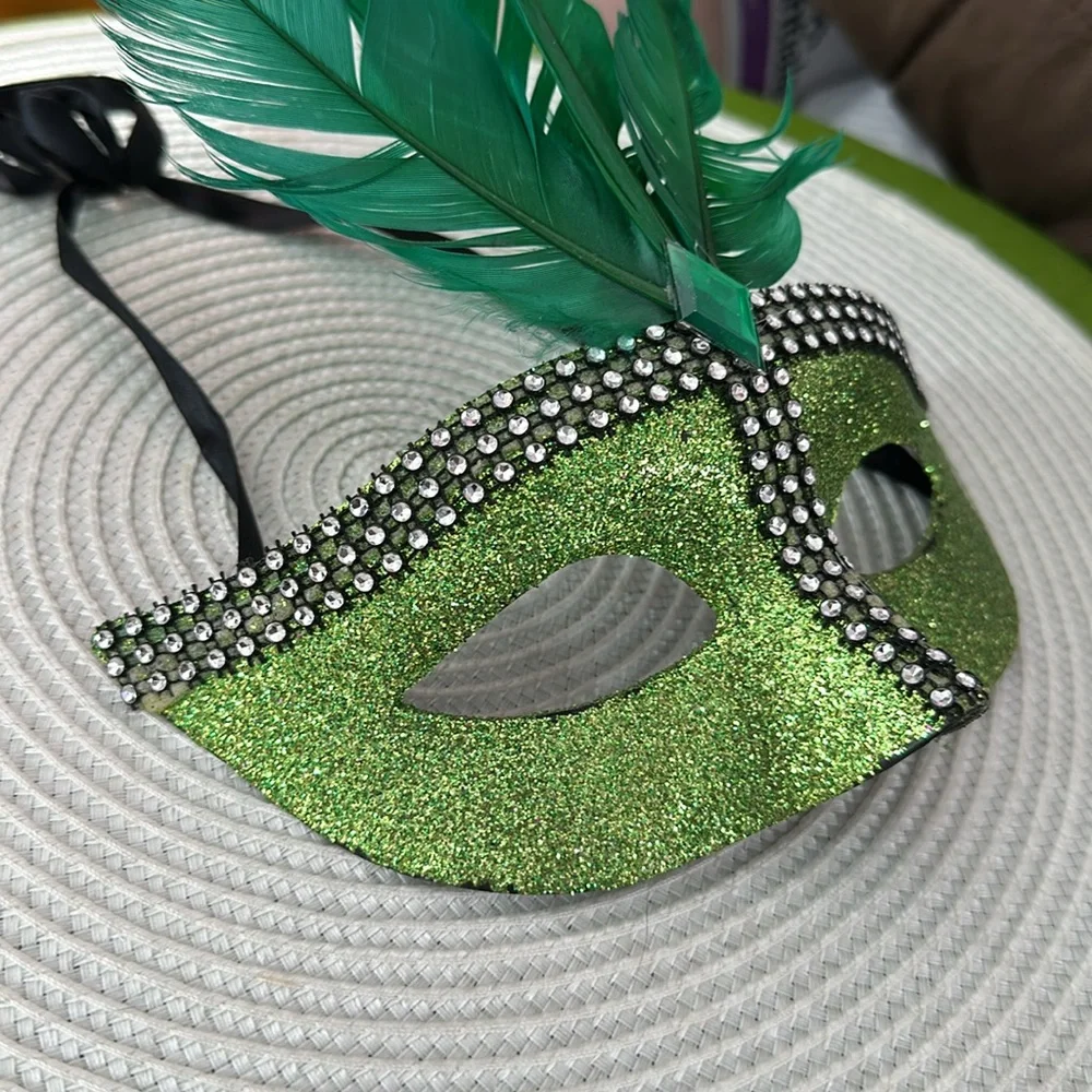 N/A feathered glitter